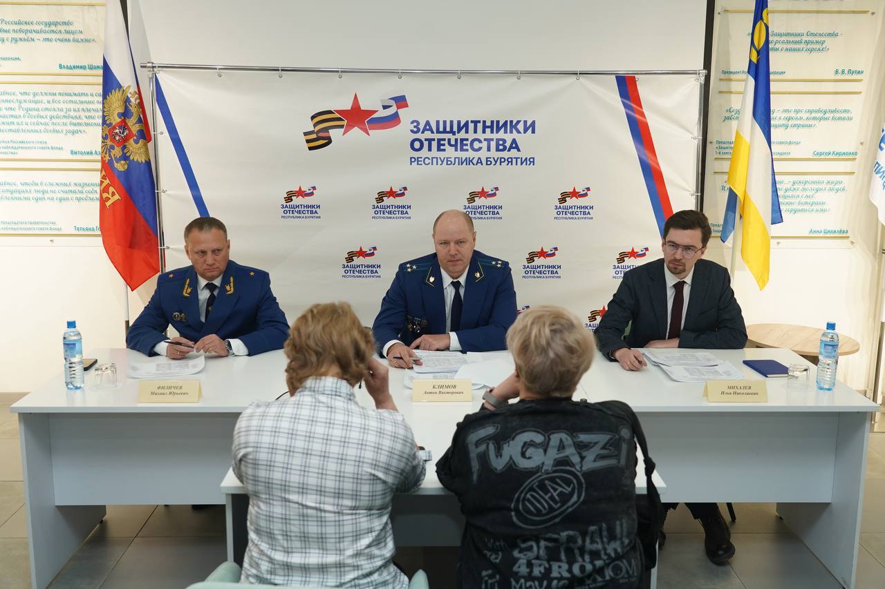 Заместитель начальника окружного управления Генпрокуратуры России Антон Климов в ходе рабочей поездки в Республику Бурятию провел прием участников СВО и членов их семей.