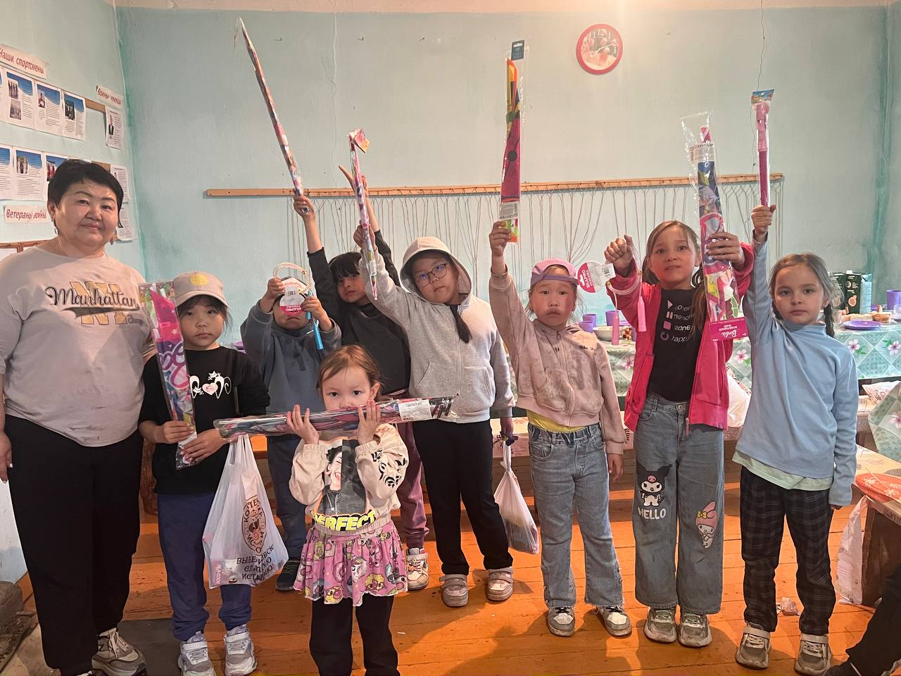 Активисты ТОСа Людмила Доржиева, Надежда Цыбикмитова провели «Веселые старты» для детей..