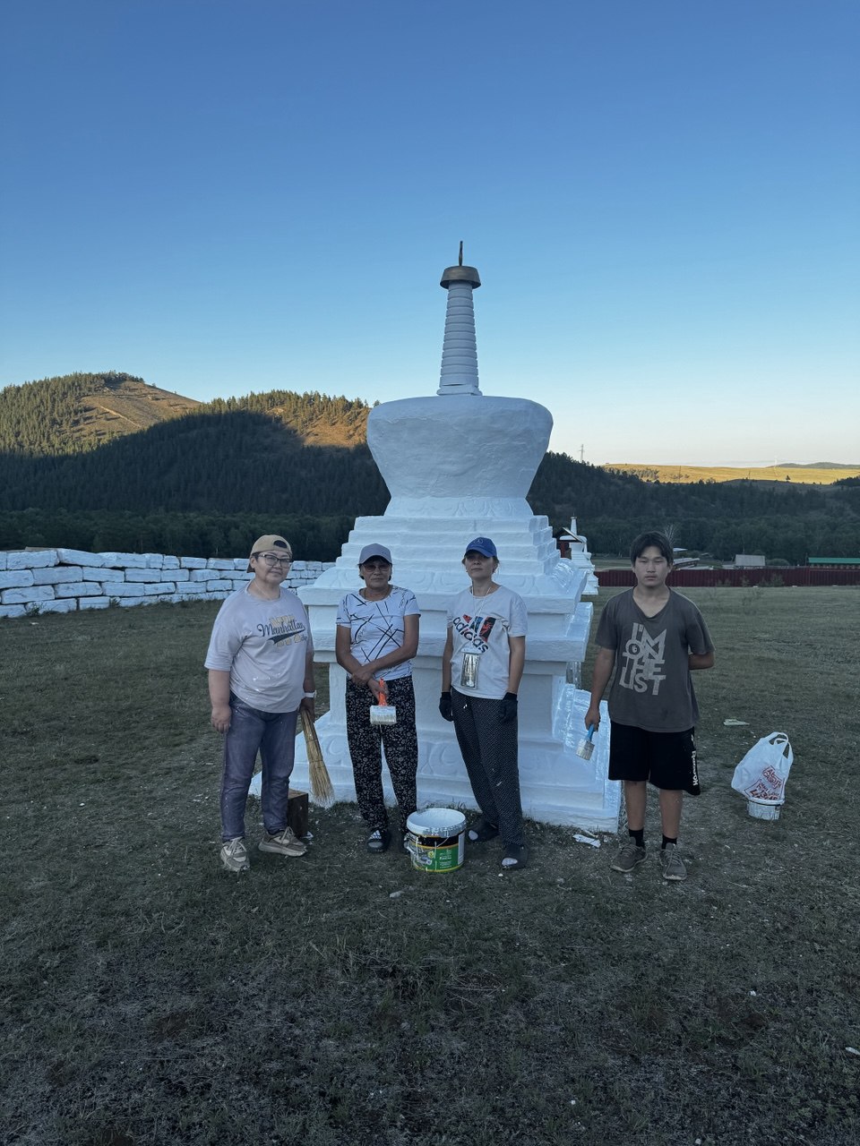 Члены ТОС «Красногорка» на субботнике.