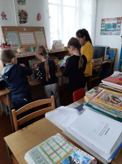 В Посельской сельской библиотеке проходит Неделя детской книги в форме литературной гостиной "Хорошая книга - наш спутник, наш друг. В Посельской сельской библиотеке проходит Неделя детской книги в форме литературной гостиной "Хорошая книга - наш спутник, наш друг.