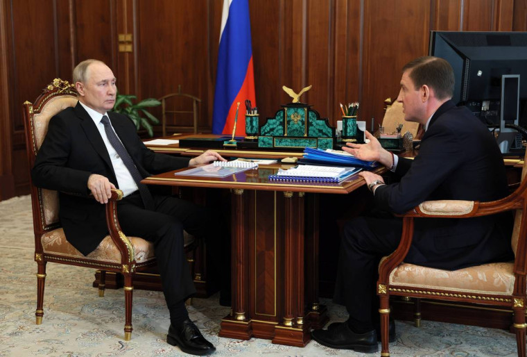 Владимир Путин поддержал предложения Андрея Турчака выравнять денежное довольствие и меры поддержки для всех участников СВО.
