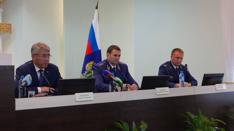 Представлен назначенный Указом Президента Российской Федерации прокурор Республики Бурятия. Представлен назначенный Указом Президента Российской Федерации прокурор Республики Бурятия.