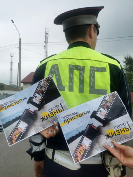 В Бичурском районе автоинспекторы, дружинники и волонтеры провели акцию «Водитель, пристегни свою жизнь».