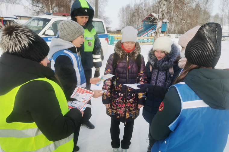 В Бичурском районе общественники и ЮИДовцы поддержали социальную кампанию «Мы за безопасность на дорогах».