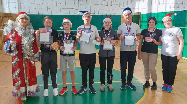 23 декабря 2023 г. прошли соревнования по волейболу и настольному теннису среди сел поселения «Дунда-Киретское» на призы Нового года..