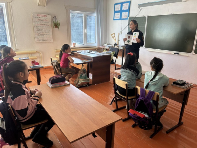 В Бичурском районе автоинспекторы и школьники призвали водителей к соблюдению скоростного режима.