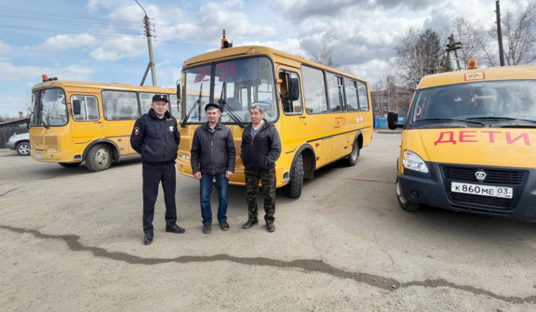Автоинспекторы Бурятии проверили безопасность перевозок детей школьными автобусами.