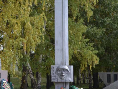 Памятник Воинам-землякам, погибшим на фронтах ВОВ.